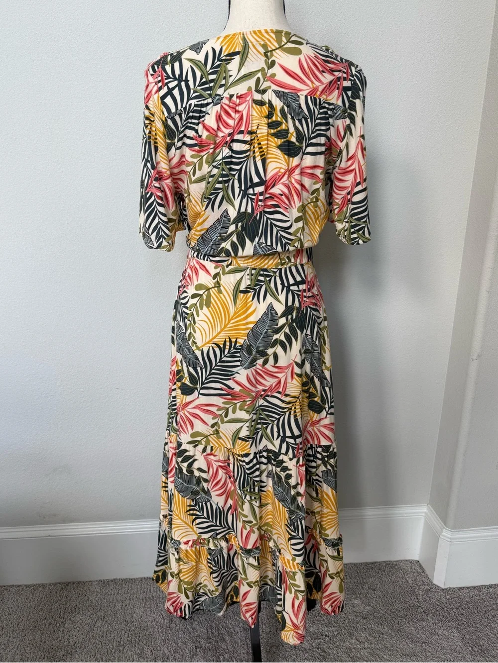Sunday Mi Amor Tropical V-Neck Maxi Dress - Picture 6 of 13